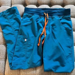 Figs cargo scrub pants small